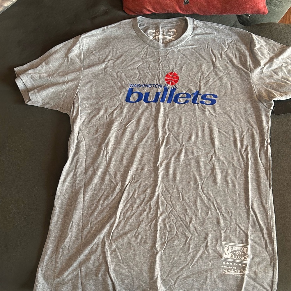 Washington Bullets men’s T-shirt. NWT